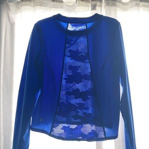 Lululemon cropped long sleeved top, size 2